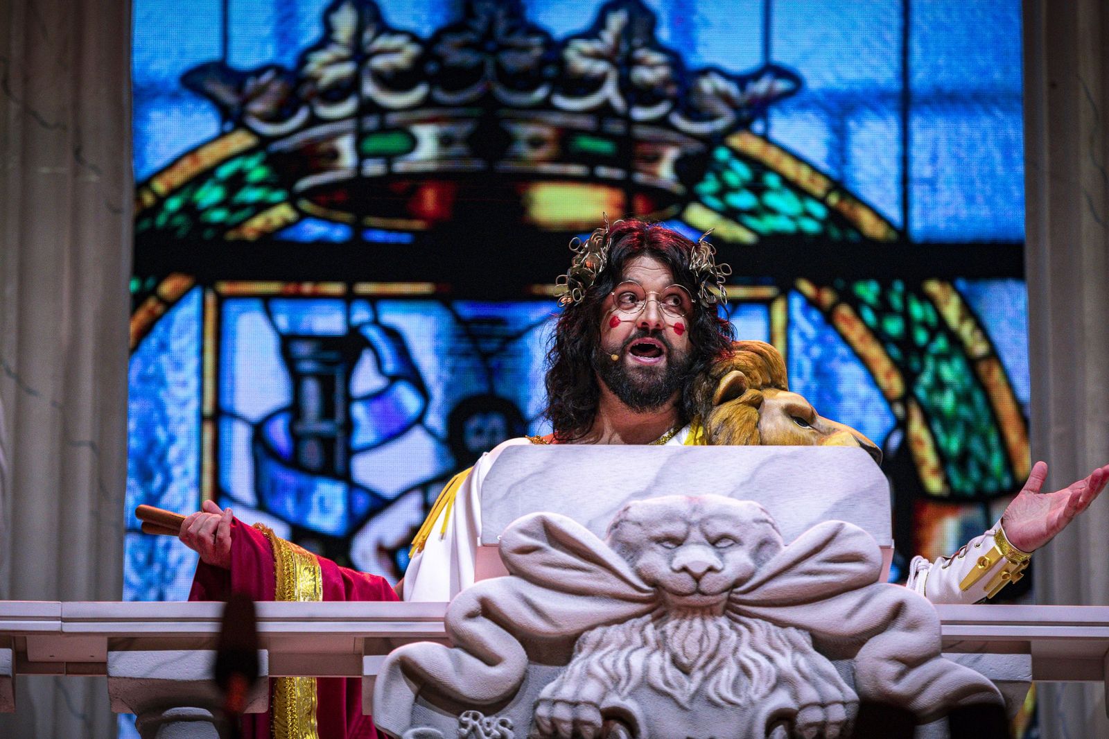 Las imágenes del pregón y la boda de Manu Sánchez en el Carnaval de Cádiz 2026