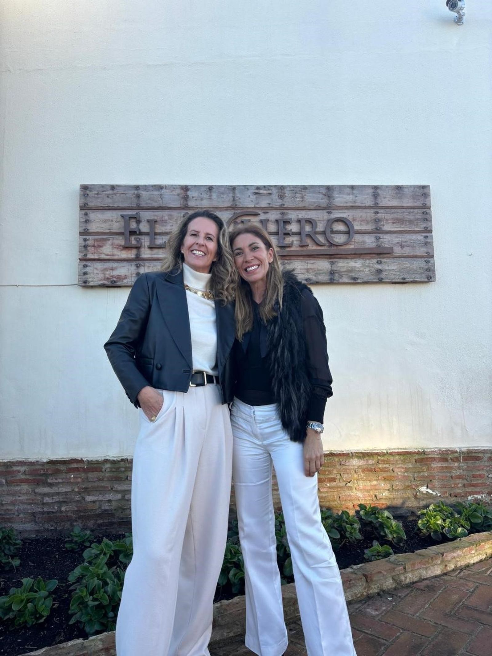 Ariana Luque con María Grandes Mora-Figueroa.