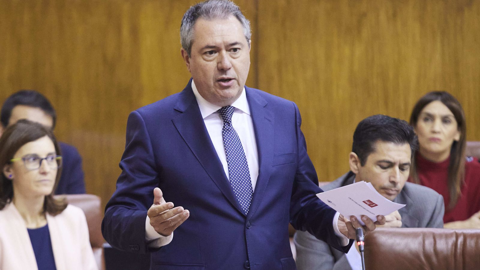 El presidente del grupo socialista, Juan Espadas, en la sesión de control al Gobierno.