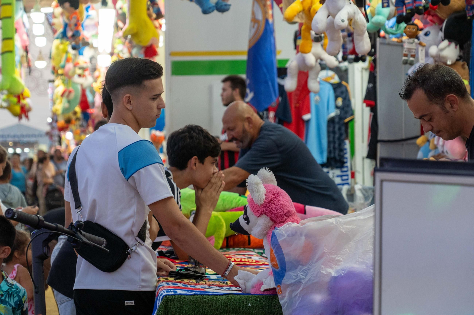 Colombinas 2025: Imágenes del ambiente el lunes 4 de agosto en las Fiestas Colombinas
