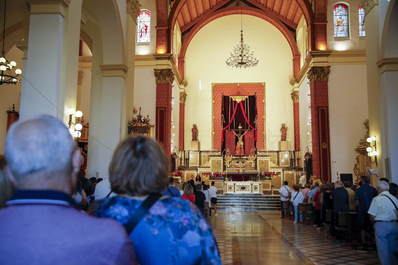 Las imágenes de la misa vespertina y procesión del Cristo de la Luz de Dalías