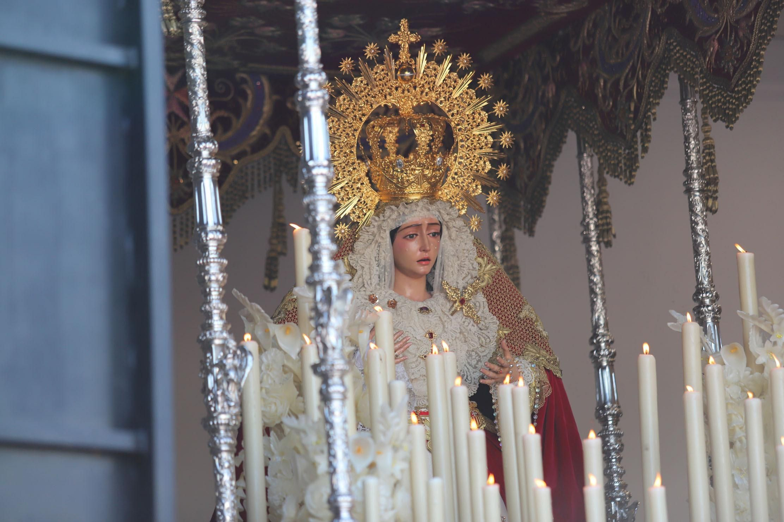 Imágenes del recorrido de la Hermandad del Cristo Cautivo de Huelva