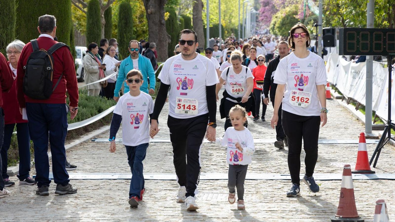 Más de 2.100 participantes corren para promover la salud en Jaén, en imágenes (1)