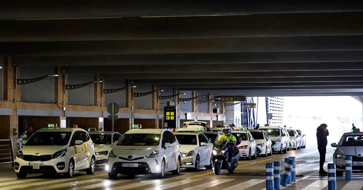 La salida del aeropuerto de Sevilla quedará cerrada este martes durante una hora por trabajos en la A-4
