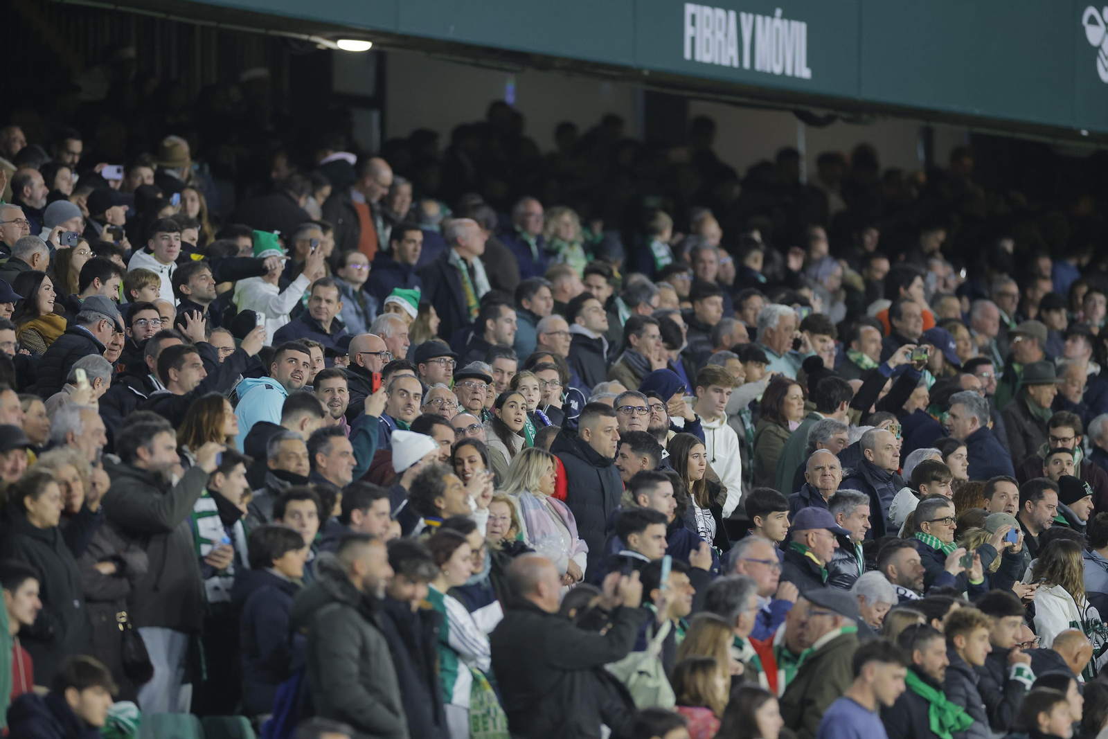 Búscate en las fotos del Betis-Girona