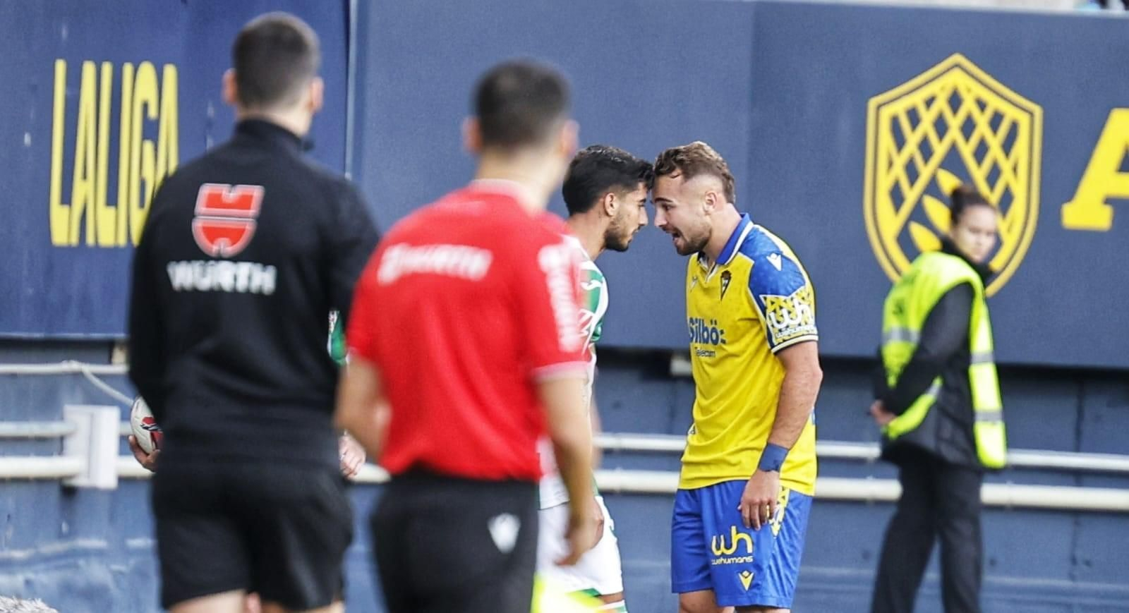 Pique entre Ontiveros y Calderón en el Cádiz-Córdoba.