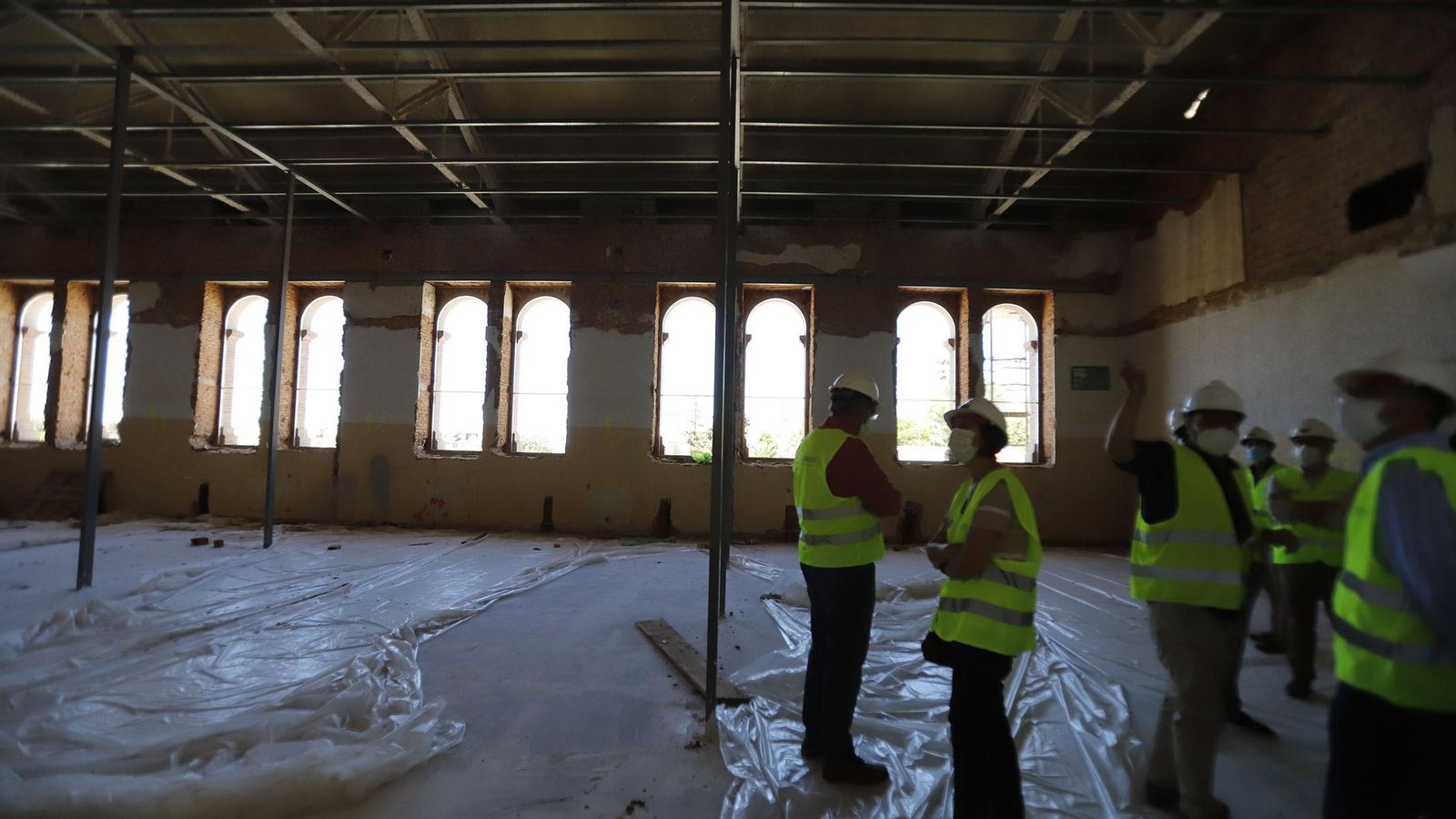 La rehabilitación ha permitido recuperar los techos originales, más altos, y los arcos de las ventanas.