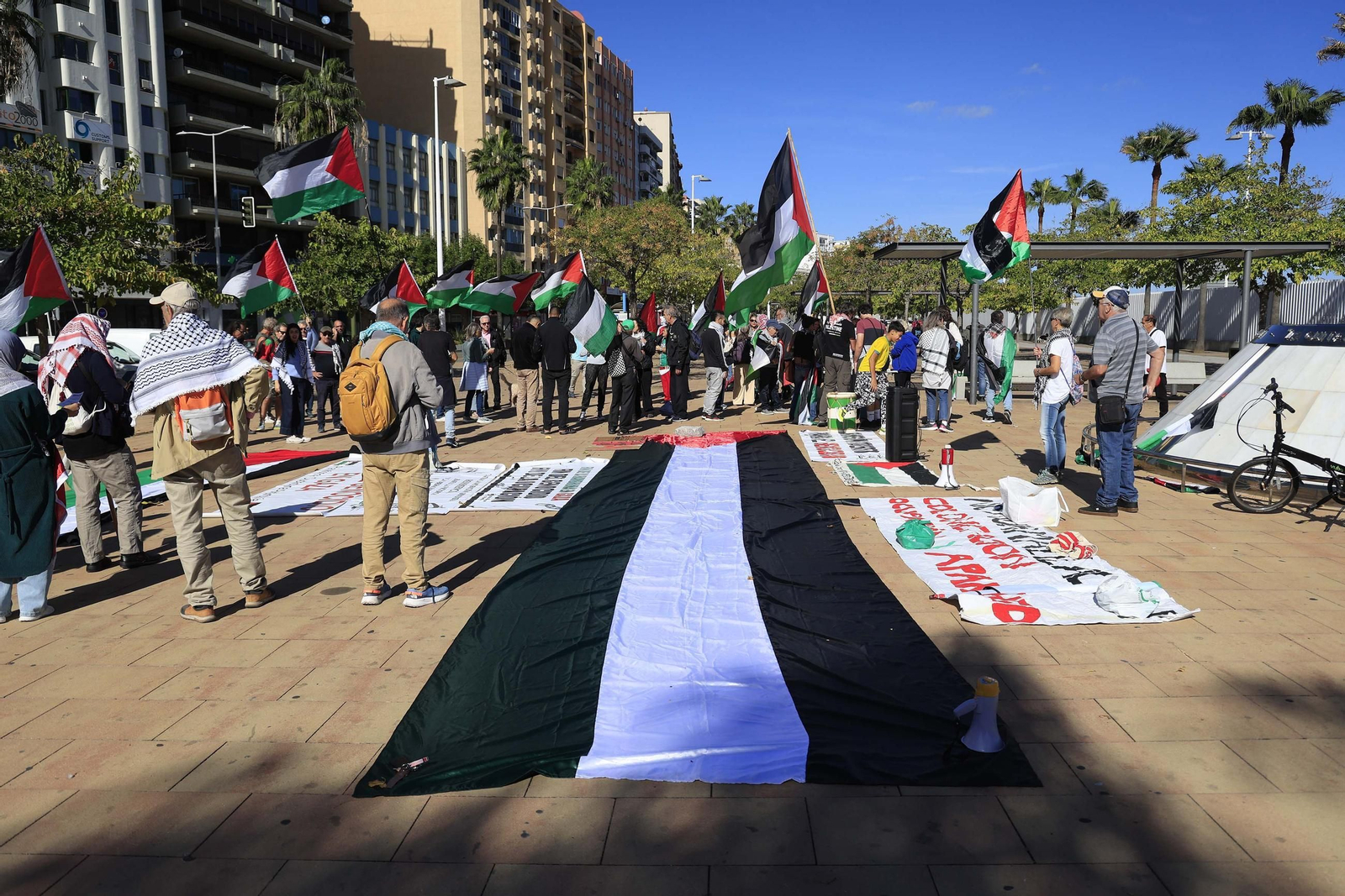 Fotos de la protesta en Algeciras contra el envío de armas a Israel