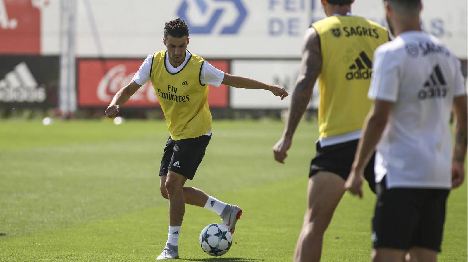 Corchia se ejercita con el Benfica.