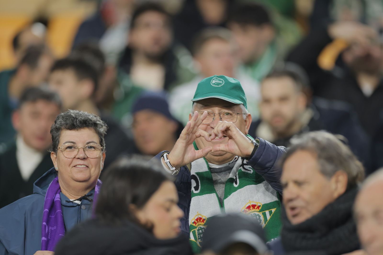 Buscate en las fotos del Betis - Feyenoord