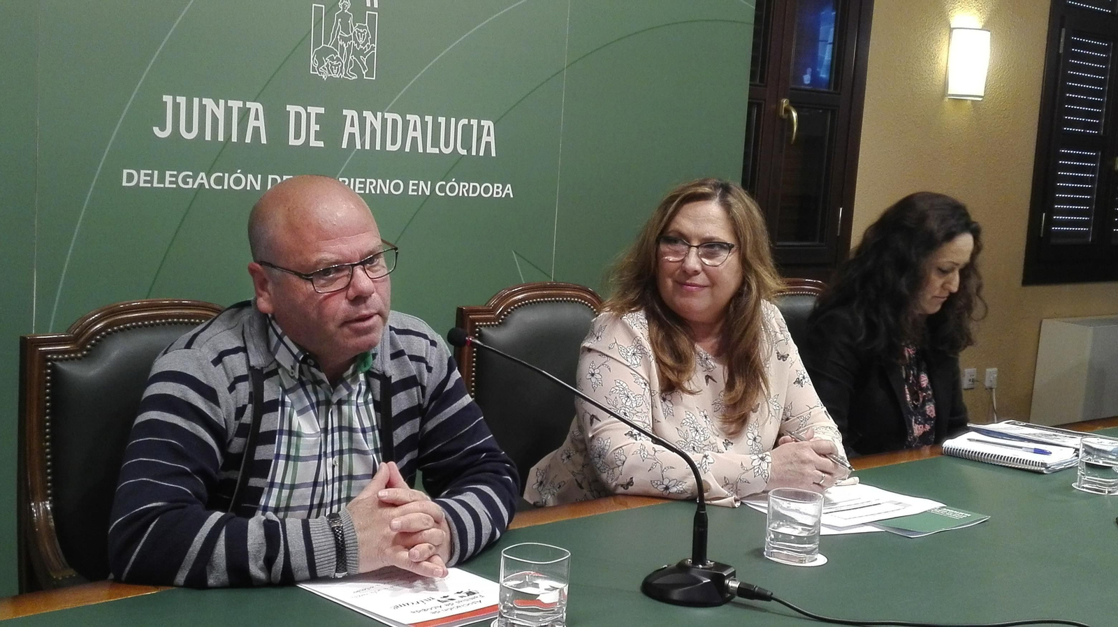 Enrique Pérez y María de los Ángeles Luna, ayer en rueda de prensa.