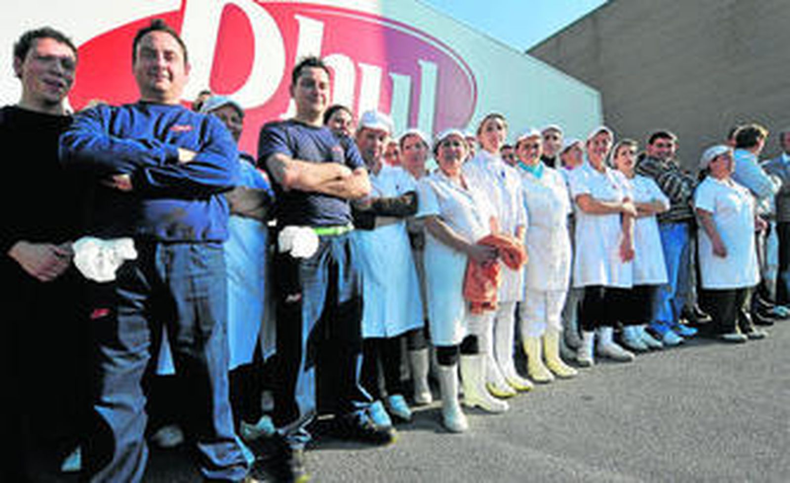 A la plantilla se le adeudan las pagas extras de junio y diciembre, además de una especial por el 30 aniversario.