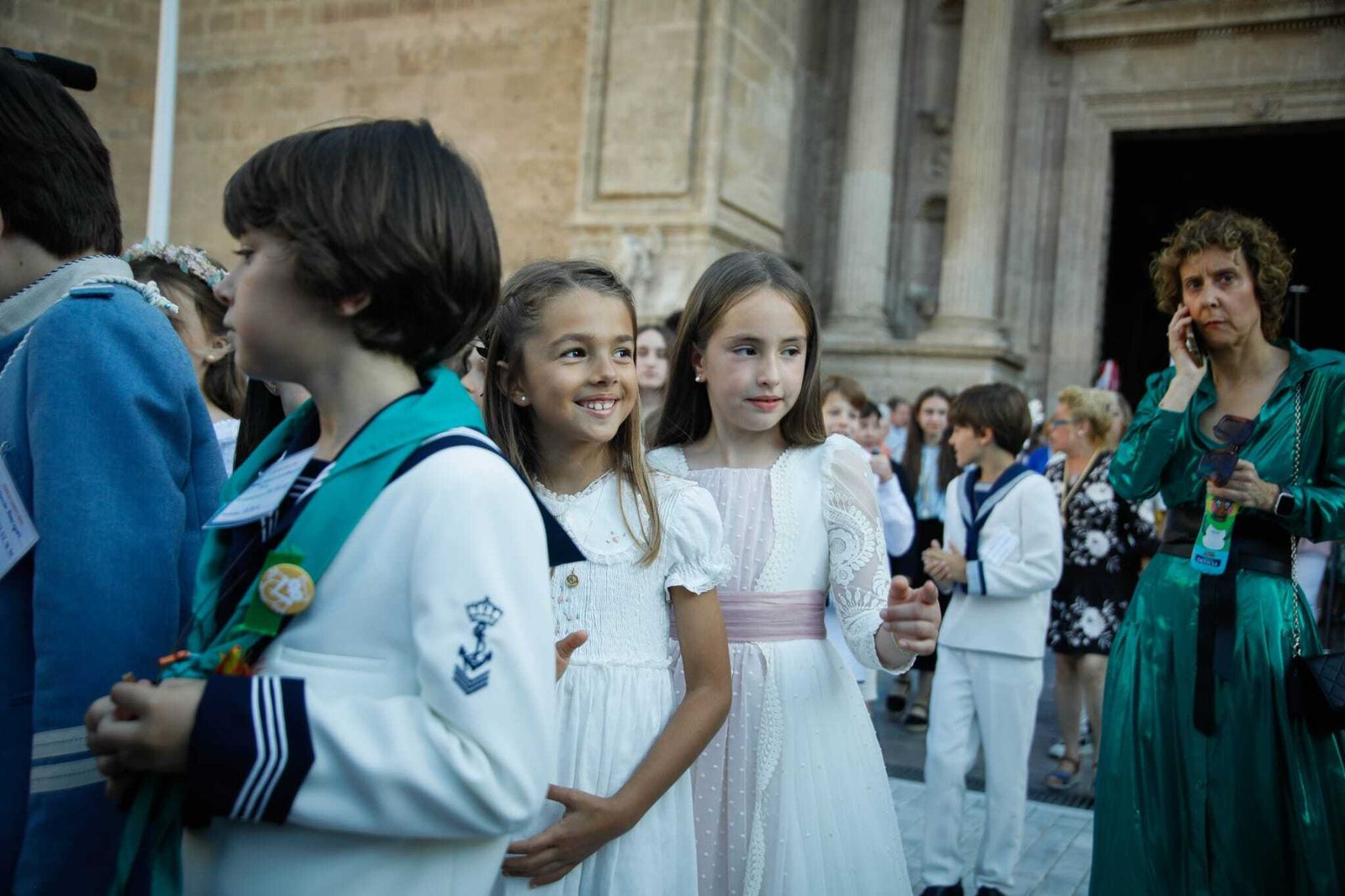 Imágenes de la procesión del Corpus Christi en Almería: así han sido la misa y la posterior marcha por la capital