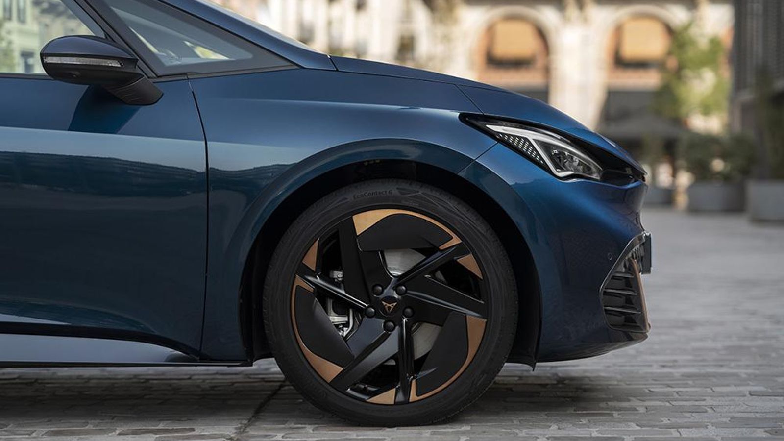 Con las llantas de 20" y si se trata de una versión con el pack e-Boost, los discos delanteros pueden crecer de tamaño respecto a los de serie.