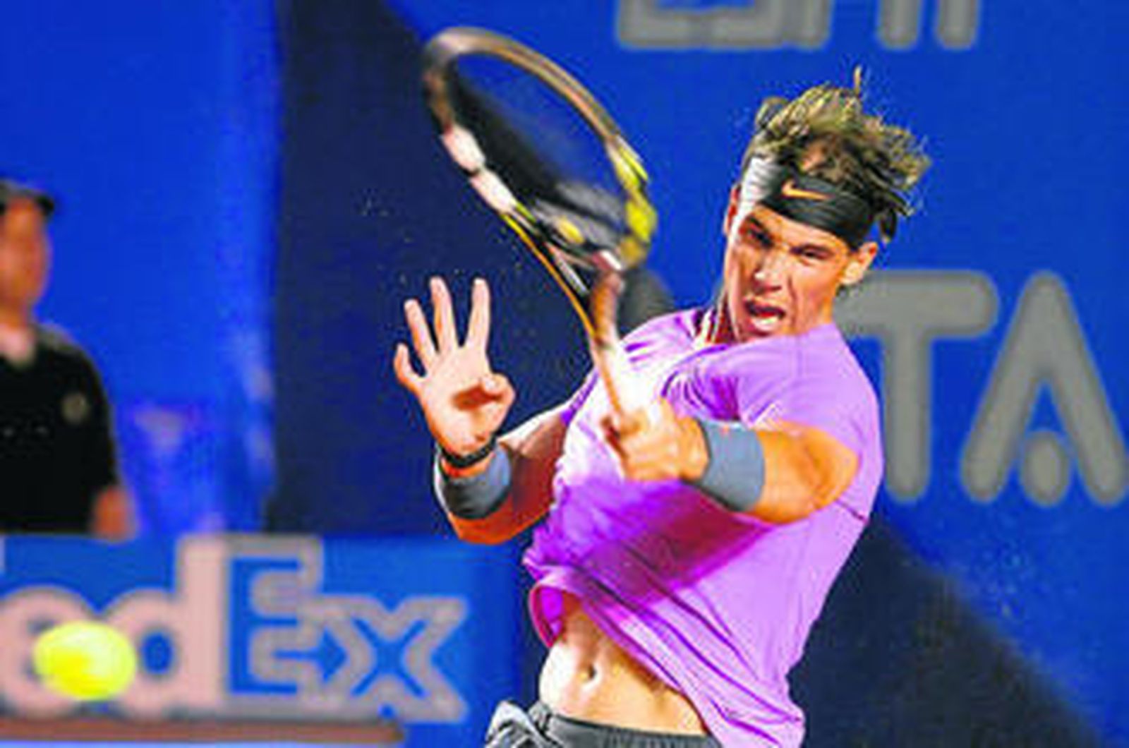 Rafael Nadal golpea la bola durante su encuentro ante el argentino Diego Schwartzman.