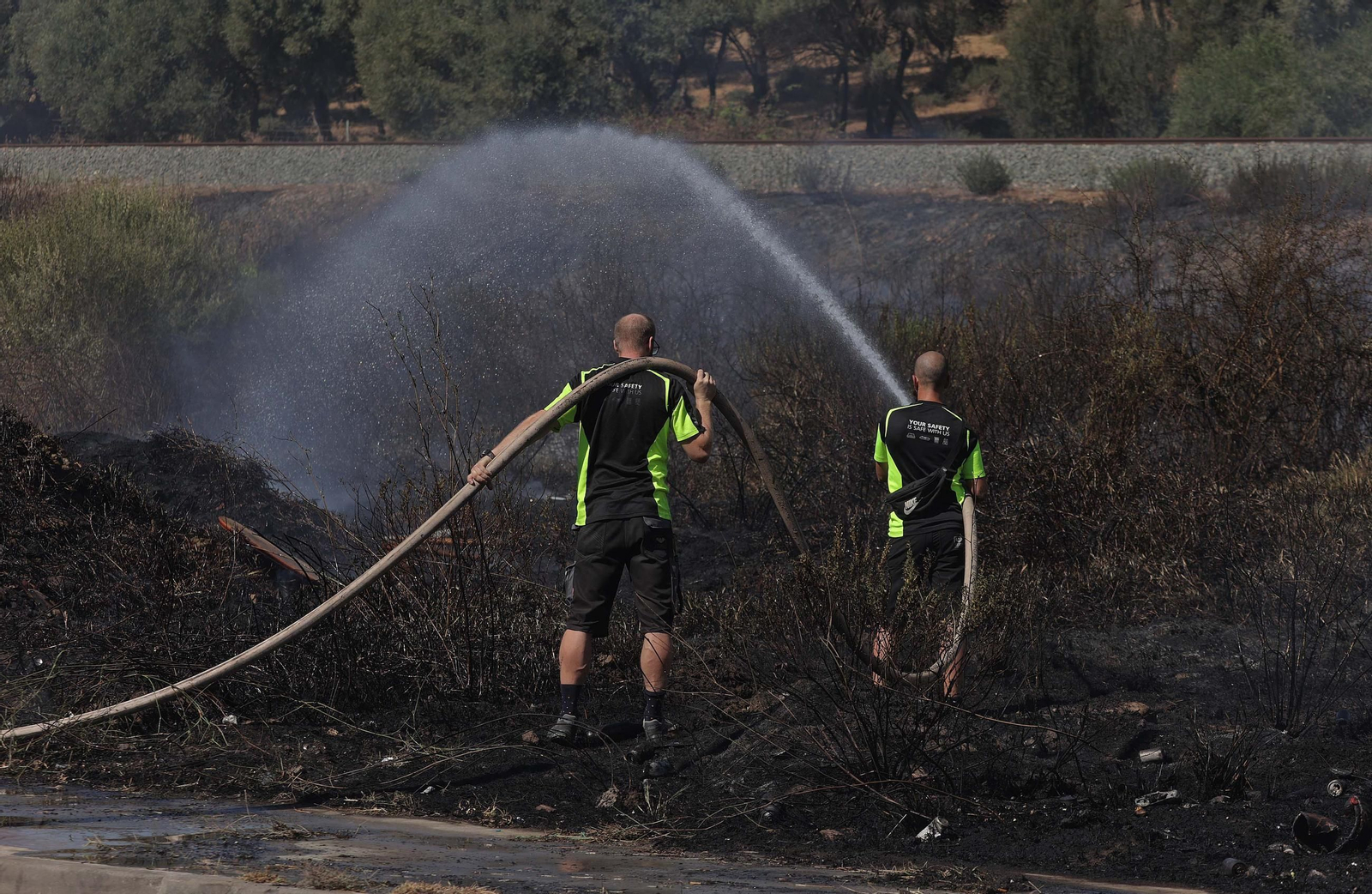 Fotos del incendio de pasto en el polígono de La Menacha en Algeciras