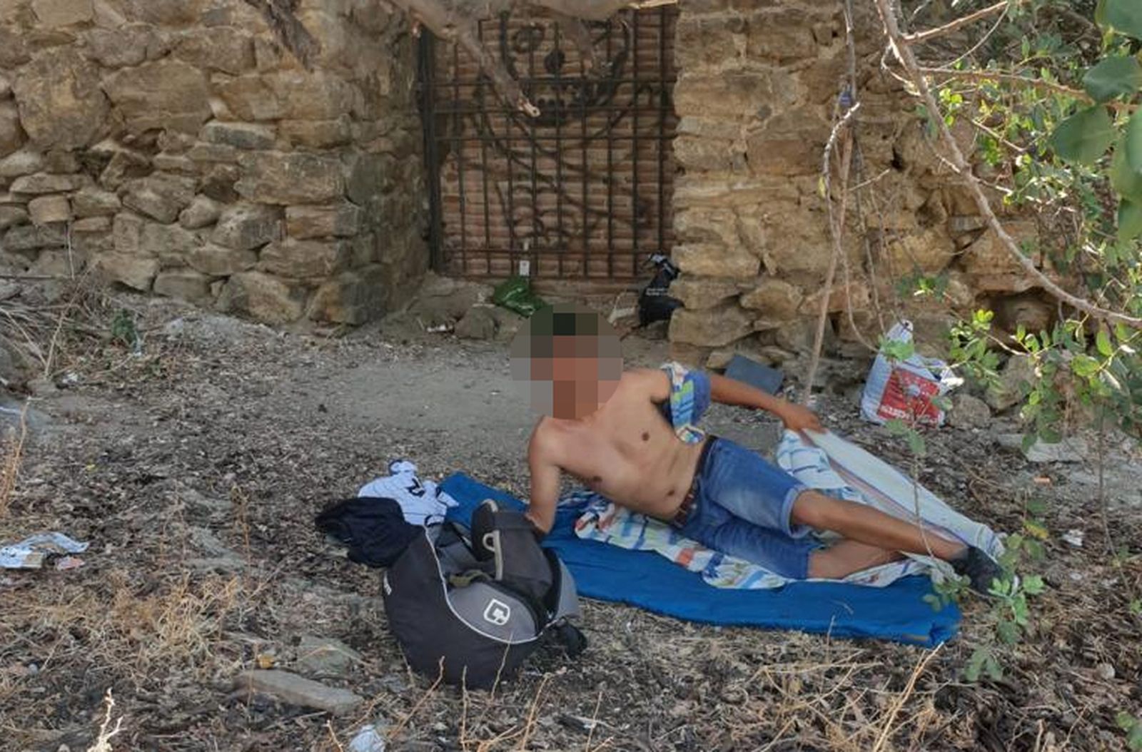 Uno de los indigentes en el Castillo de Gibralfaro.