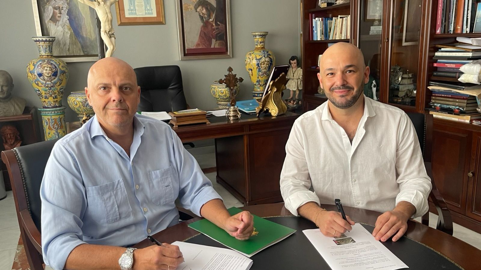 Firma del contrato entre ambas partes