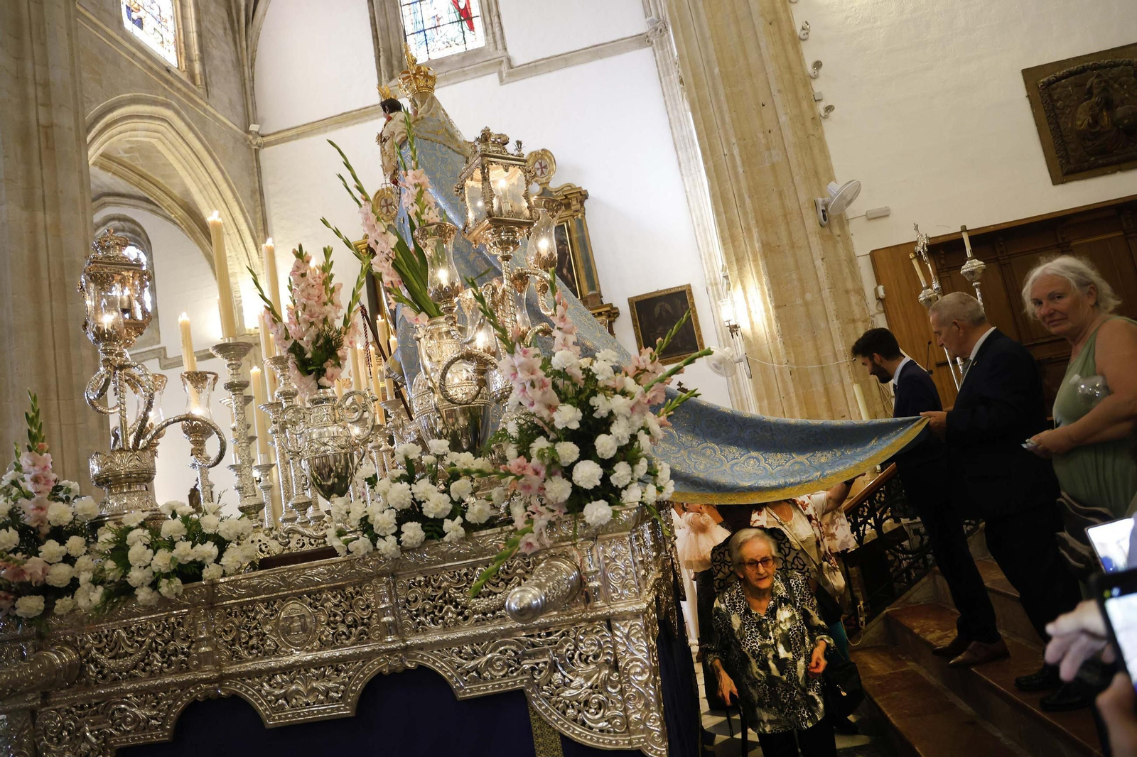 Las fotos del paso bajo el manto de la Virgen de la Luz de Tarifa