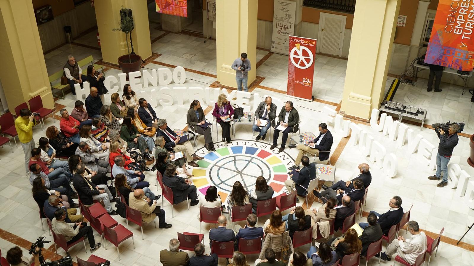 Diálogos entre administraciones este lunes en la facultad de La Merced de la UHU.