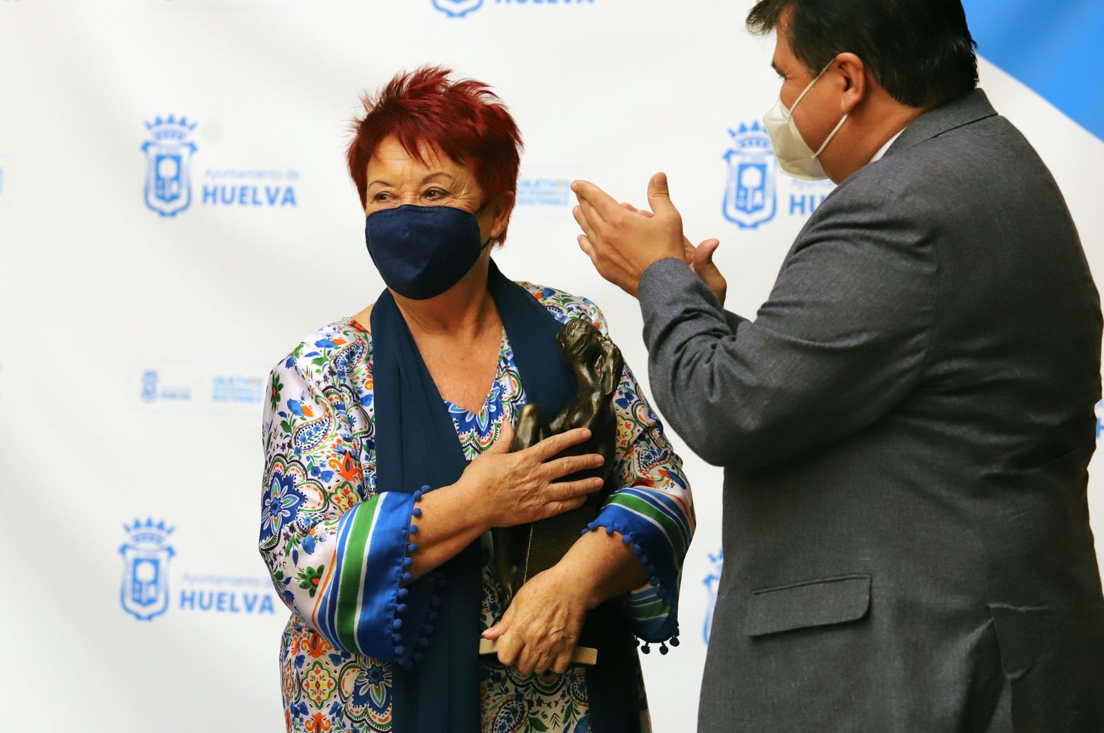 Imágenes de la entrega del Premio Marismas a Juana Carrillo y a Gabriela de la Fuente en su XIX edición