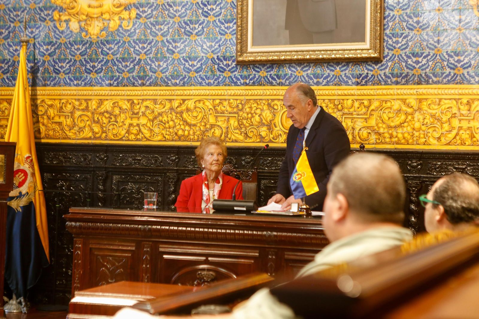 Fotos de la imposición de la insignia de la ciudad de Algeciras a Palma Briales de León