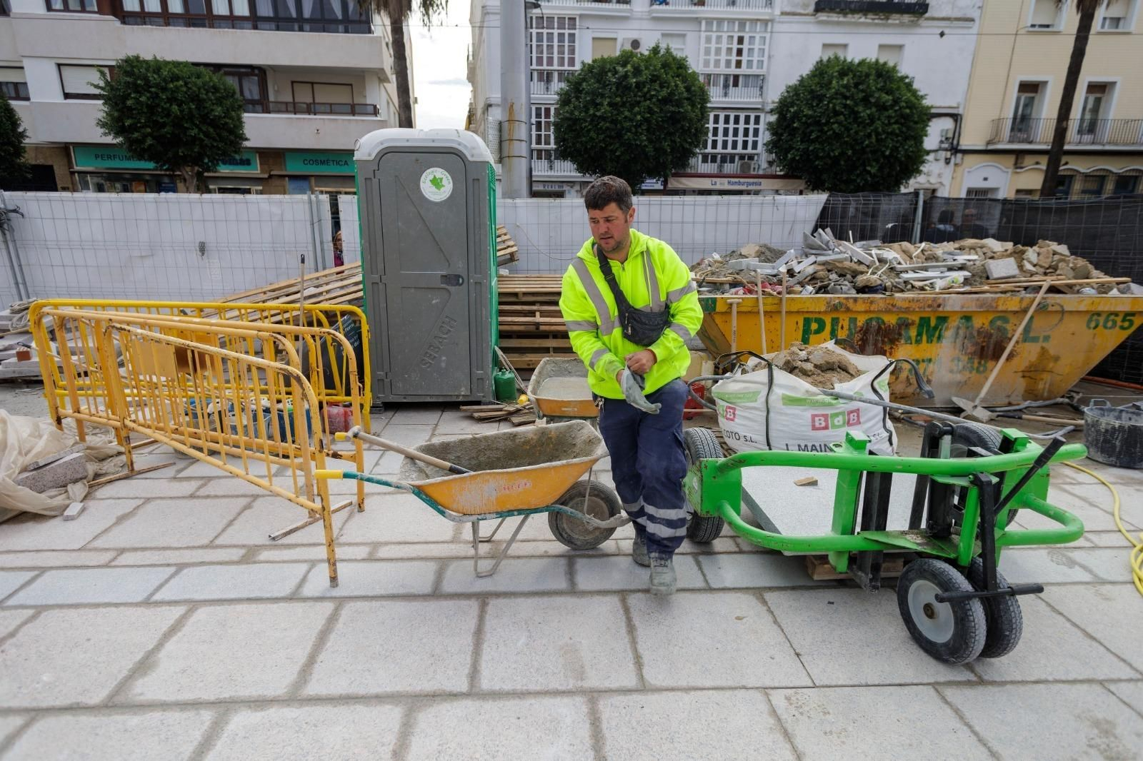 Imágenes de la visita a la Plaza del Rey para comprobar el resultado de las obras.