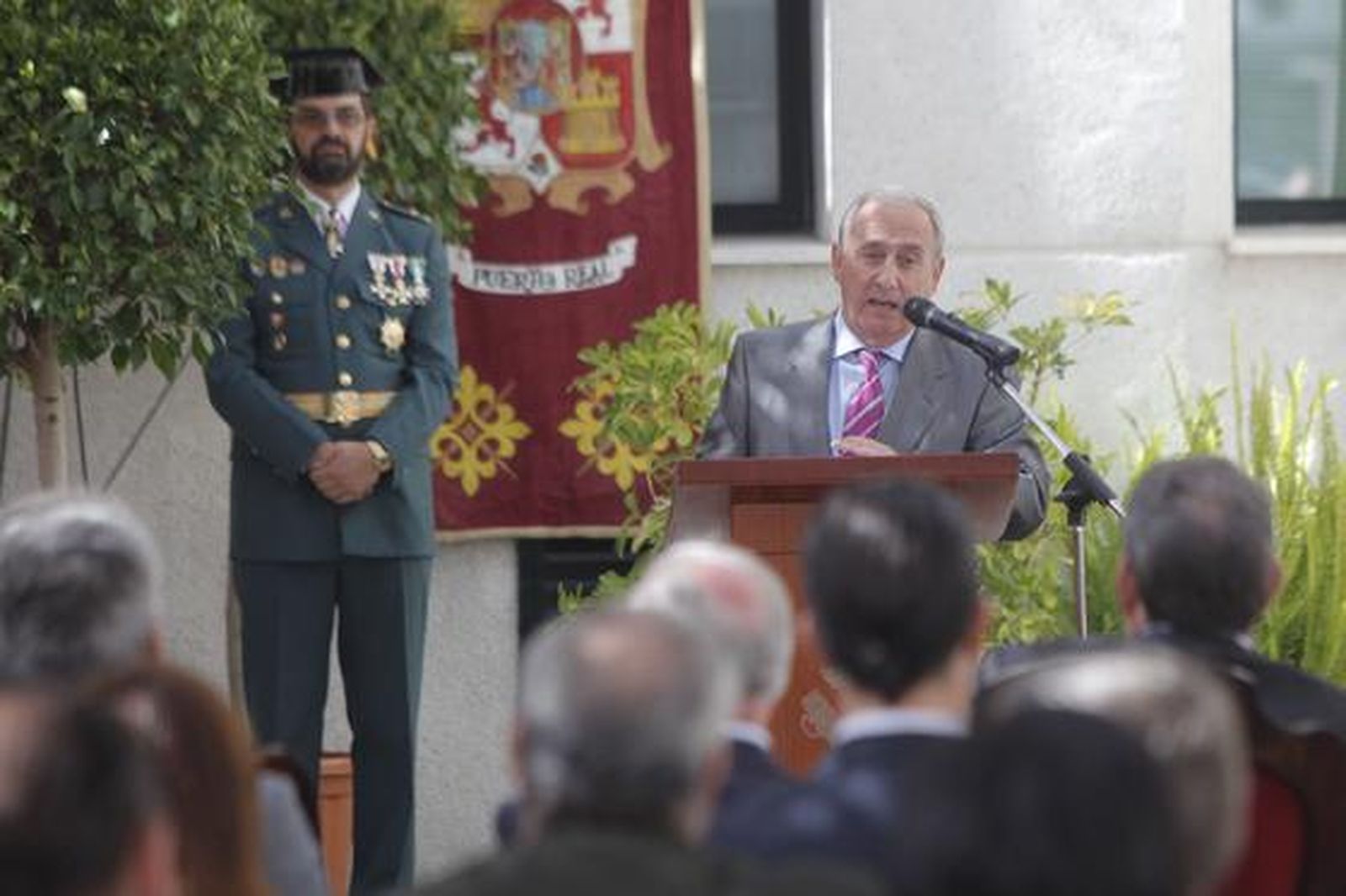La Comandancia de la Guardia Civil de Cádiz celebra la festividad de su Patrona, la Virgen del Pilar.

Foto: Jesus Marin
