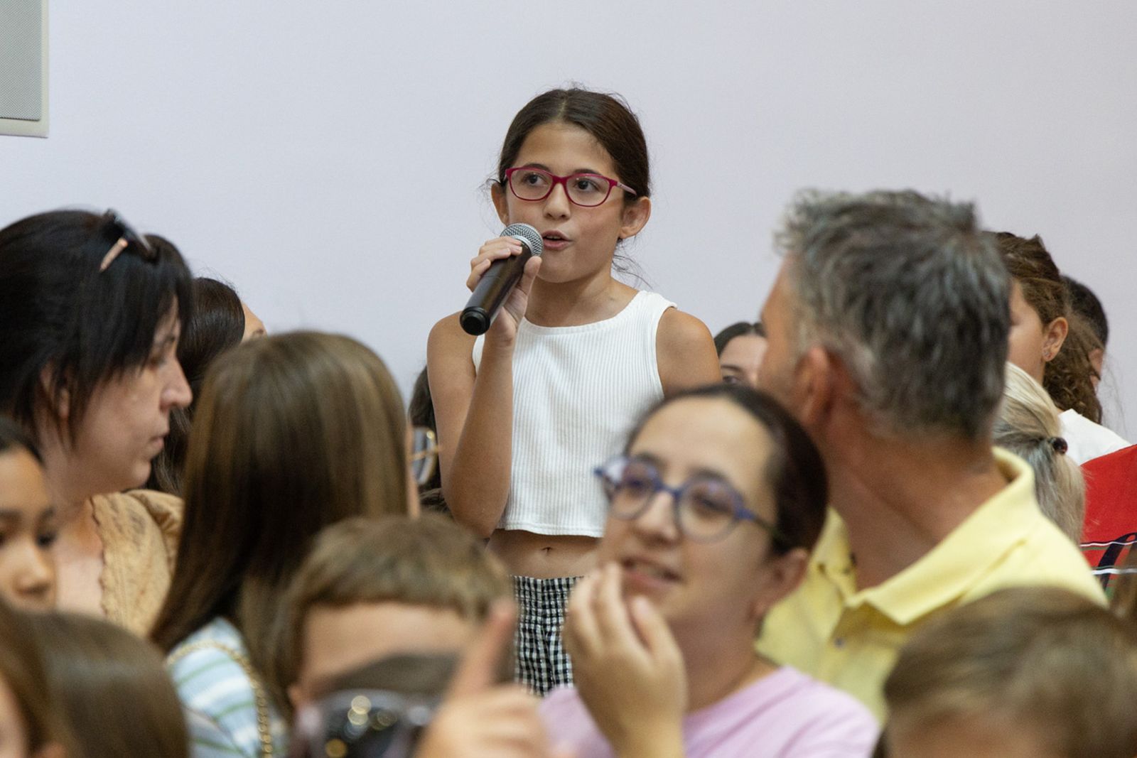 Recibimiento en el Salón de Plenos del Ayuntamiento de Lucas Paulano, el joven talento ganador de La Voz Kids 2025