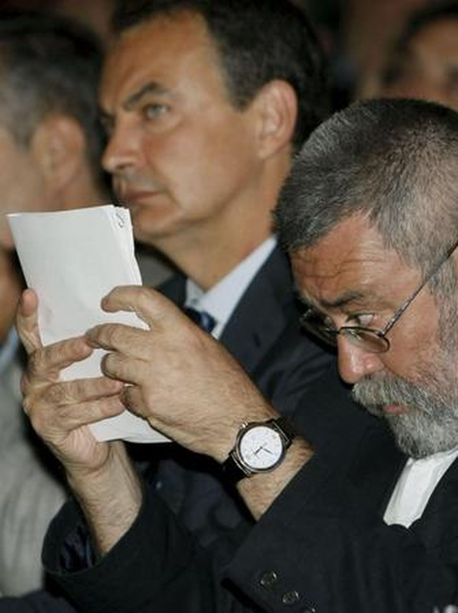 Solbes admite que la crisis es "la más compleja" que ha vivido España