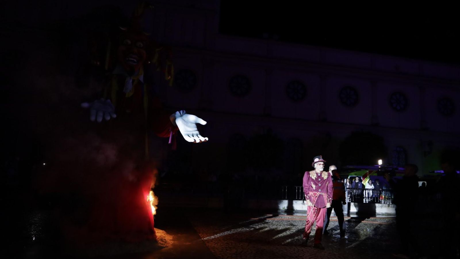 Búscate entre las mejores imágenes de la quema del dios Momo