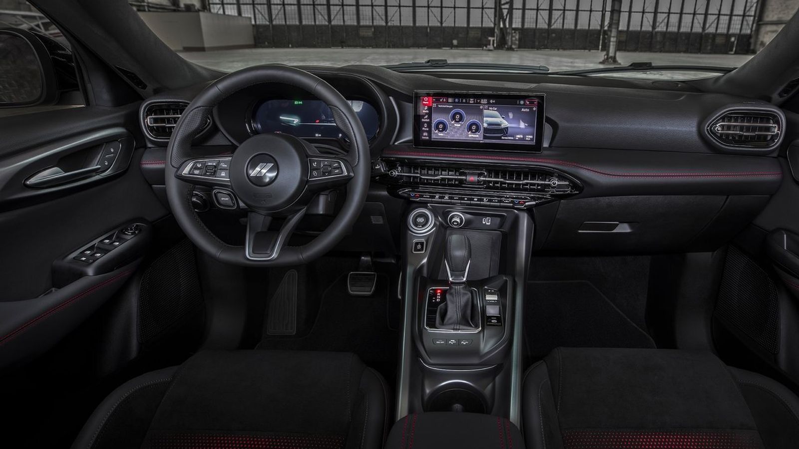 El salpicadero tiene la misma situación de elementos que el Alfa Tonale, pero en el Dodge cambia la forma de las salidas de aire, por ejemplo.