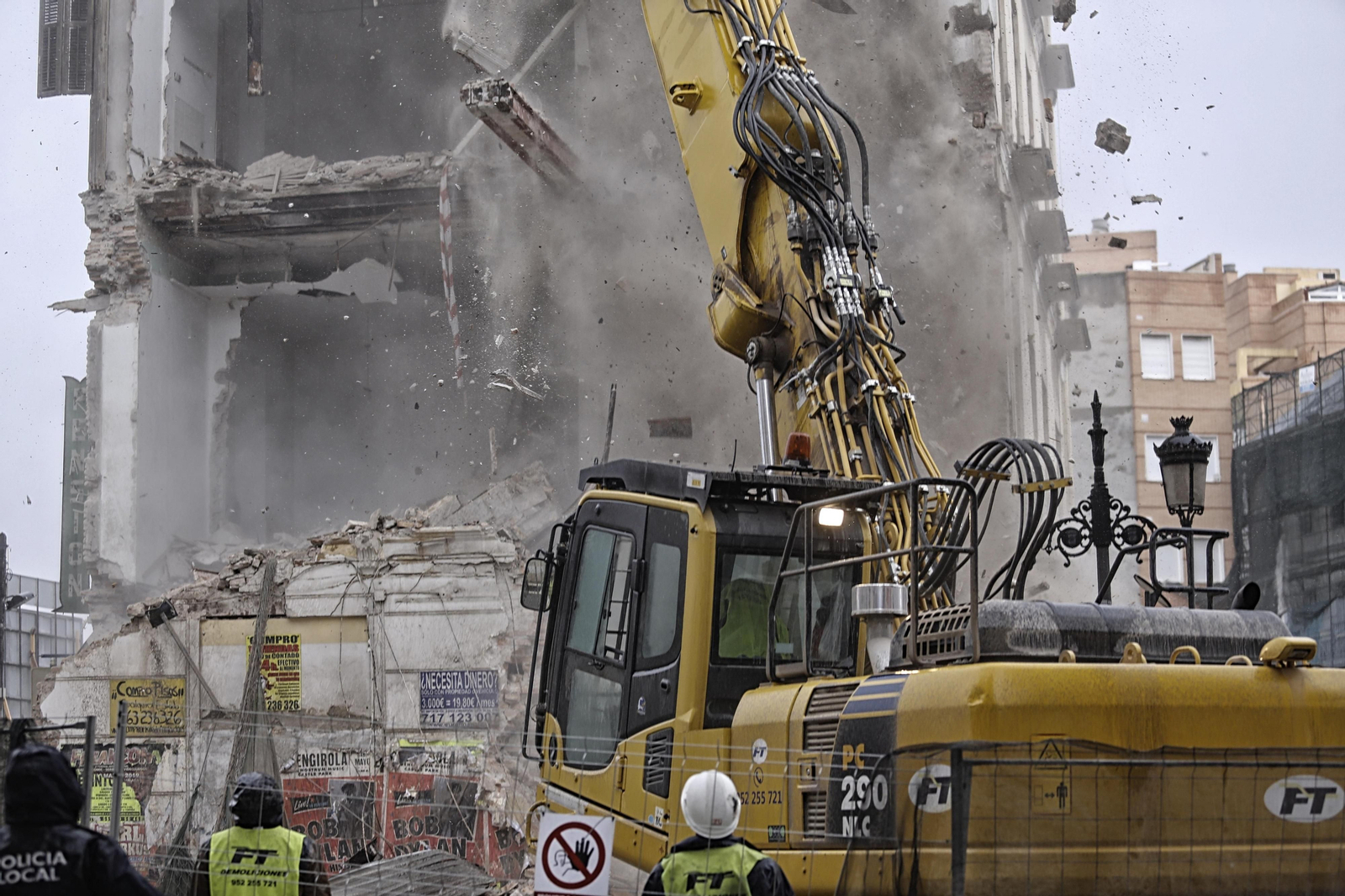 Las fotos de la demolición de La Mundial