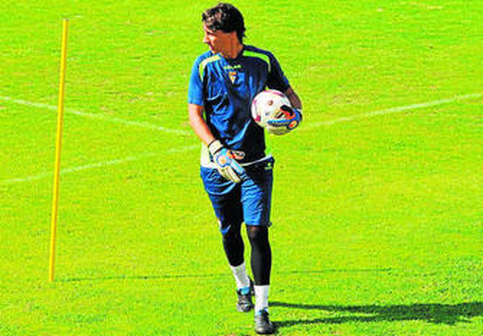 Gonzalo Gutiérrez tendrá minutos hoy en la portería cadista.