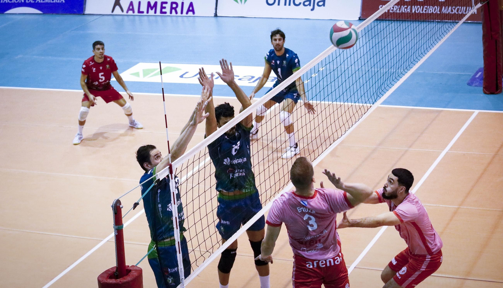 Unicaja Costa de Almería-Arenal Emeve de la Superliga, en imágenes