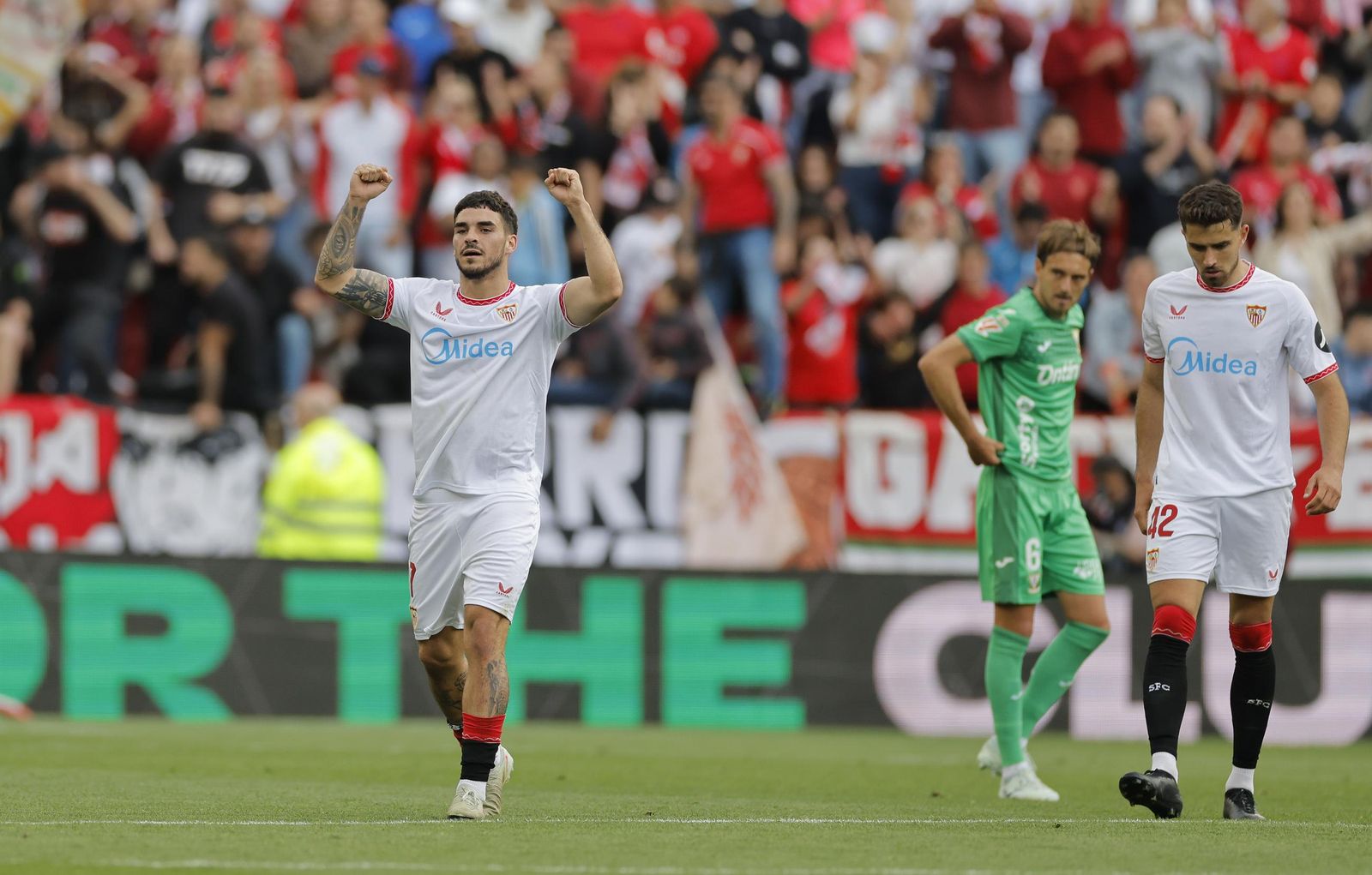 Isaac celebra su primer gol del presente curso en el Ramón Sánchez-Pizjuán.