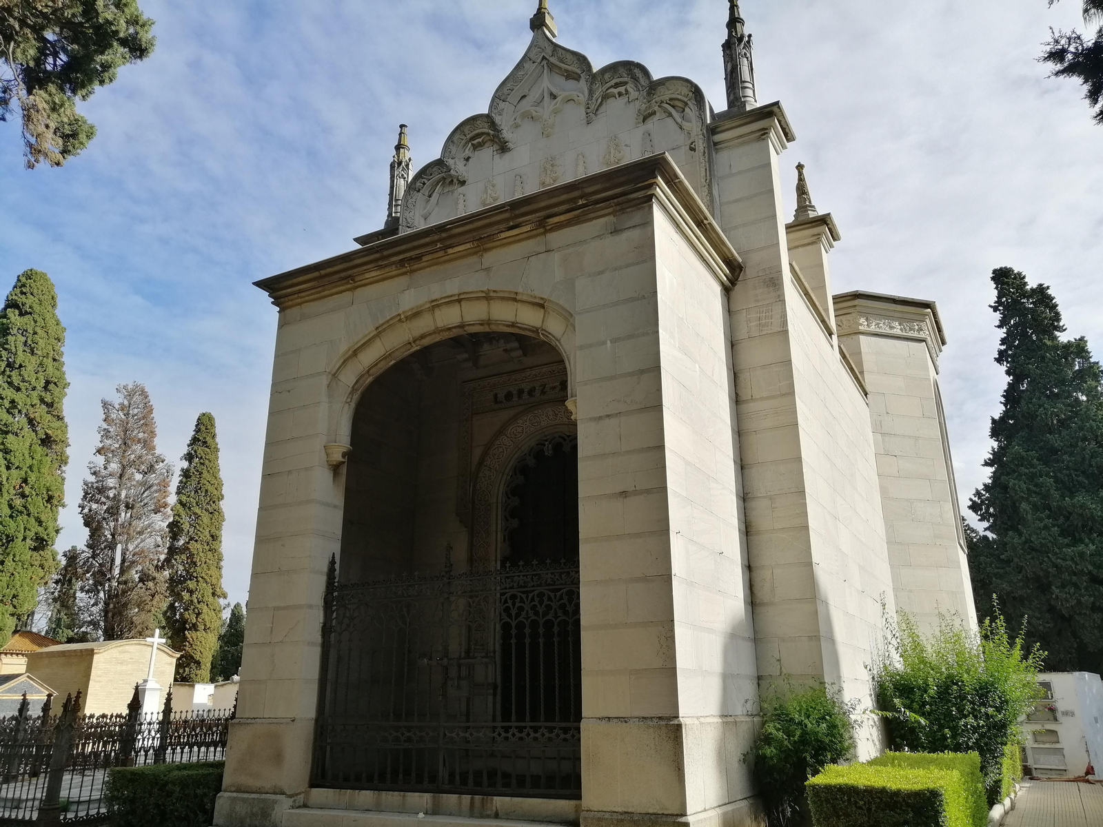 Panteones y tumbas de personajes conocidos