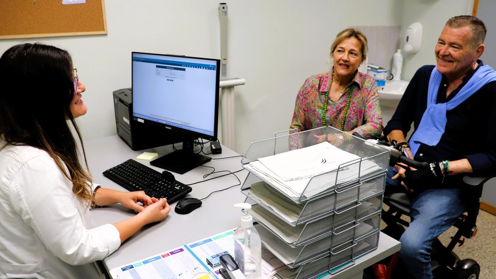 Rafael Díaz en consulta en el hospital Juan Ramón Jiménez. Rafael Díaz en consulta en el hospital Juan Ramón Jiménez.
