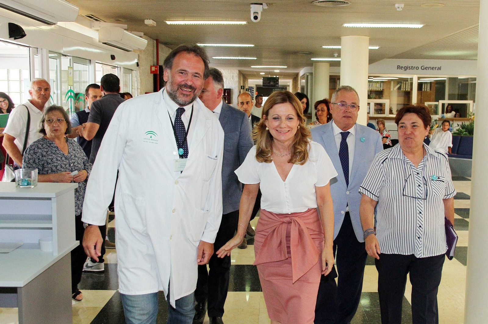 Imágenes de la visita de la consejera de Salud, Marina Álvarez, a la nueva Unidad de Ictus del Hospital Juan Ramón Jiménez