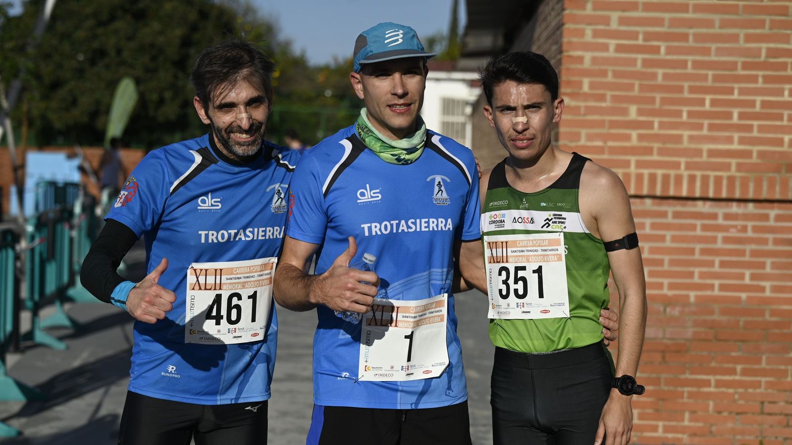 Jesús Alguacil posa junto a Álvaro González y Carlos Barbero.