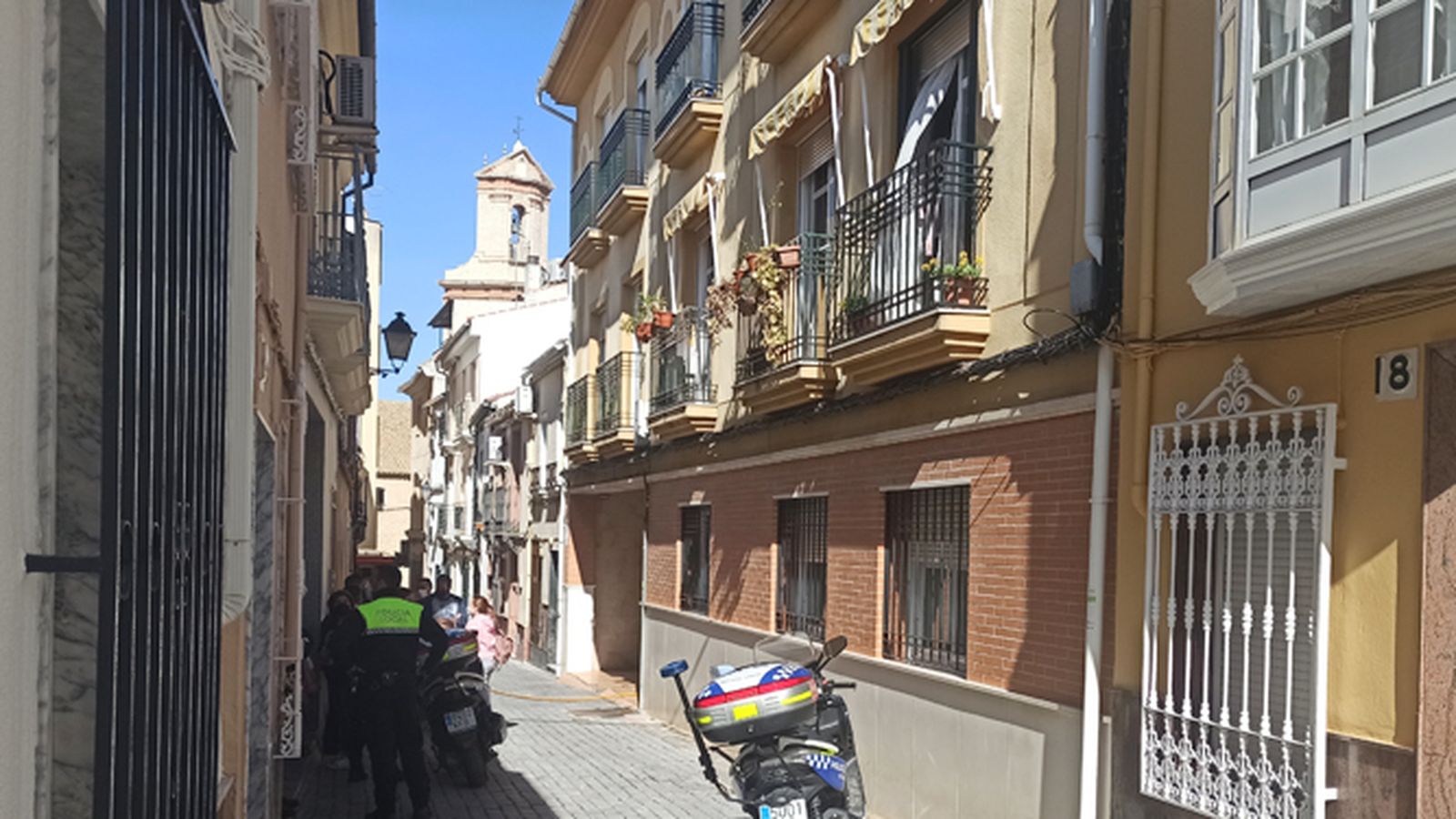 Incendio en un piso de la calle Almazán, en Lucena.