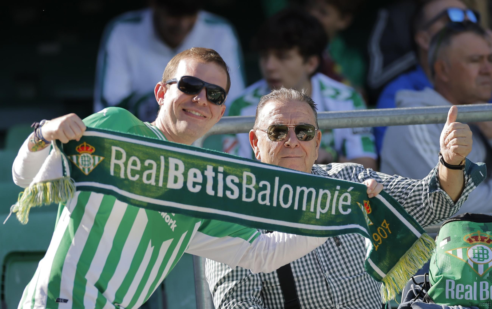 Búscate en las fotos del Betis - Celta