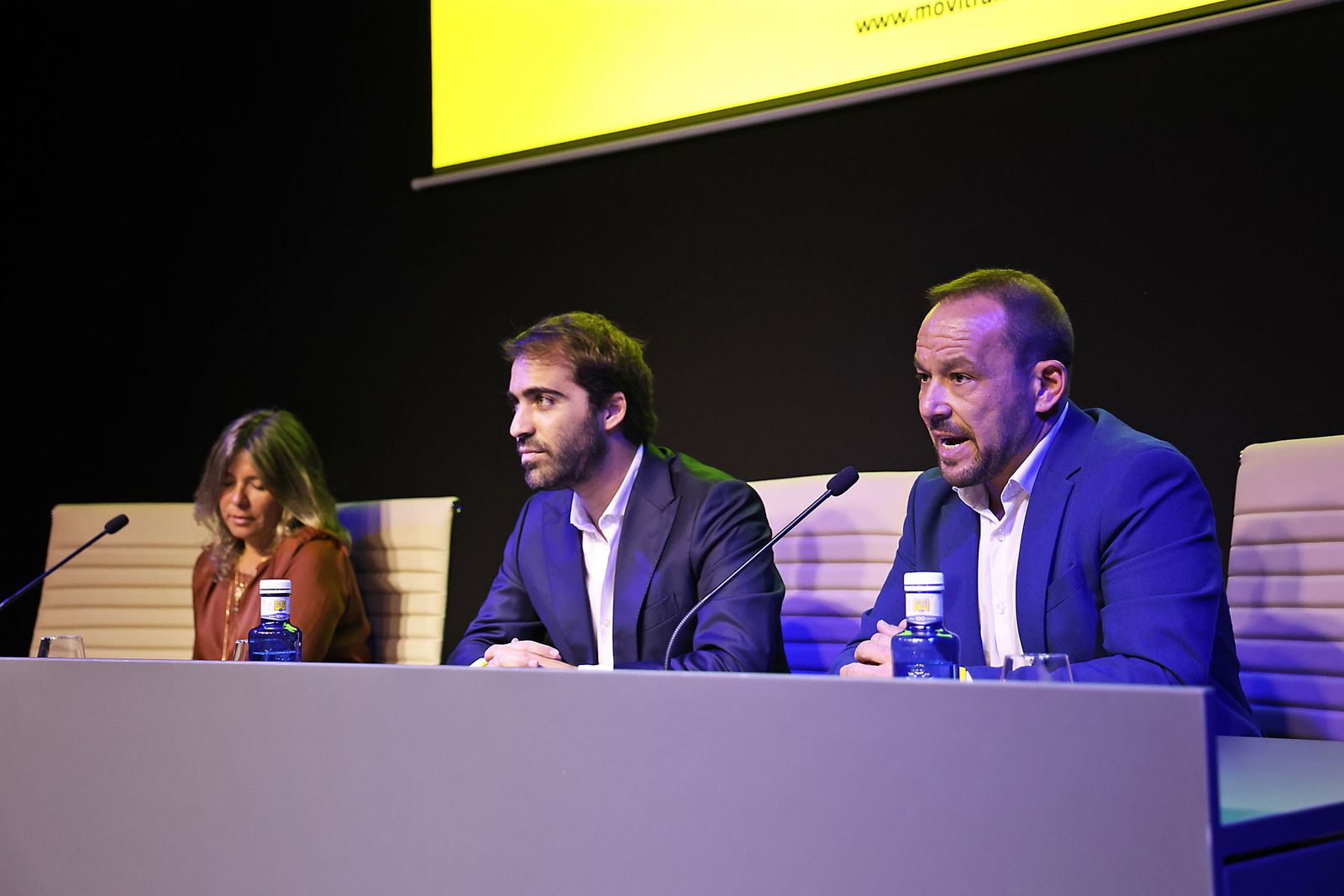 Movitransa presenta los nuevos modelos de BMW IX2 y el X2 en el complejo deportivo Lamiya