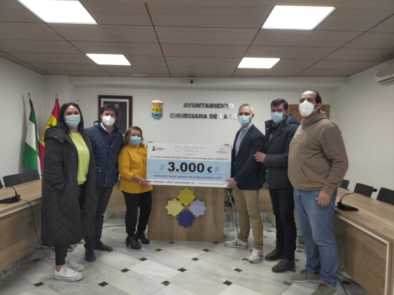 Entrega de la beca solidaria a la organización El Sol Brilla para Todos de Churriana.
