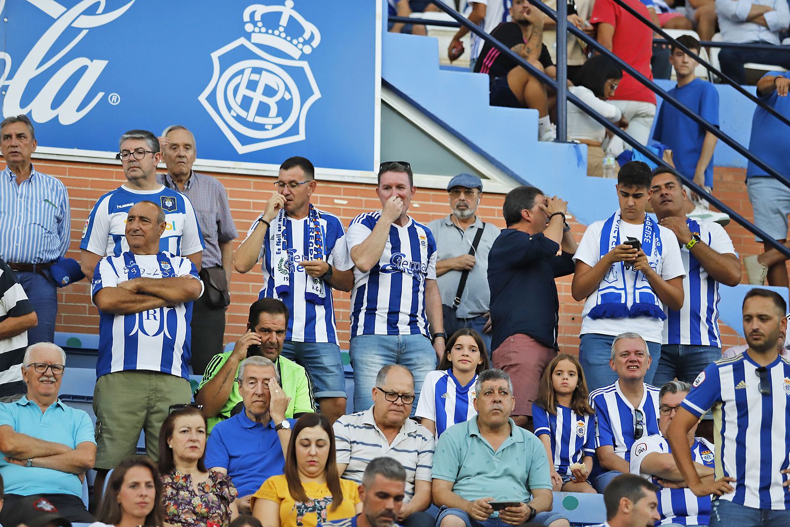 Ambiente en las gradas del Nuevo Colombino en el Recreativo de Huelva y Málaga