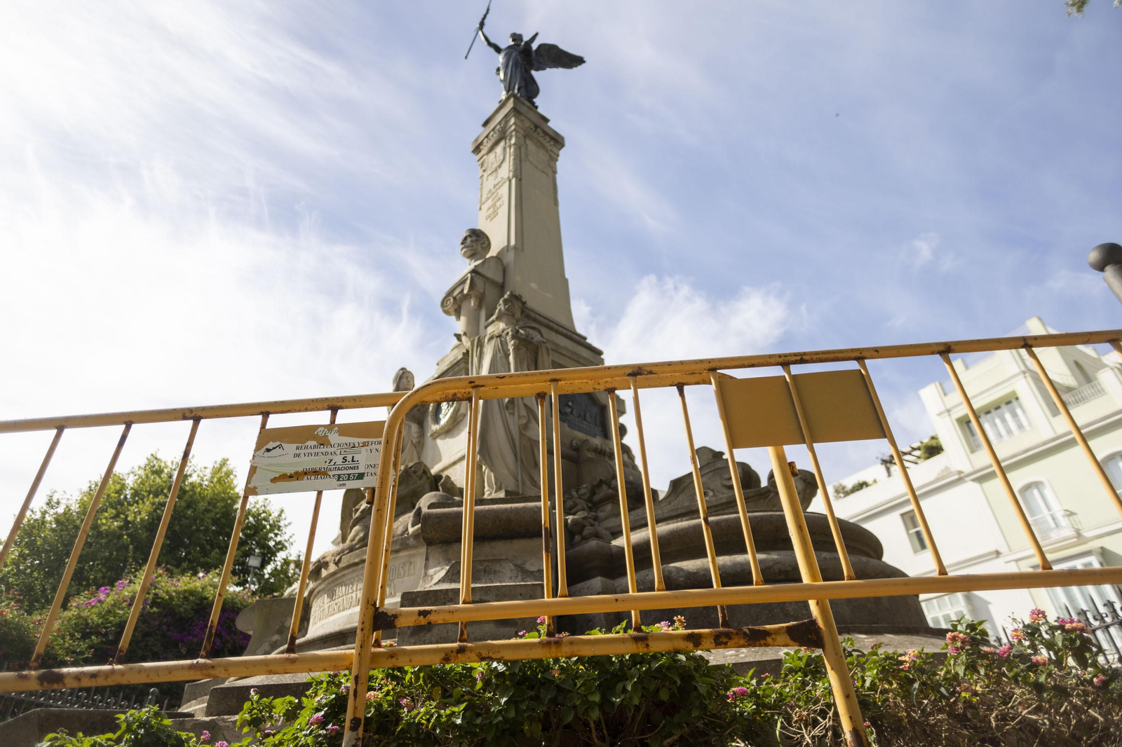 Las imágenes del mal estado de los paseos de Cádiz