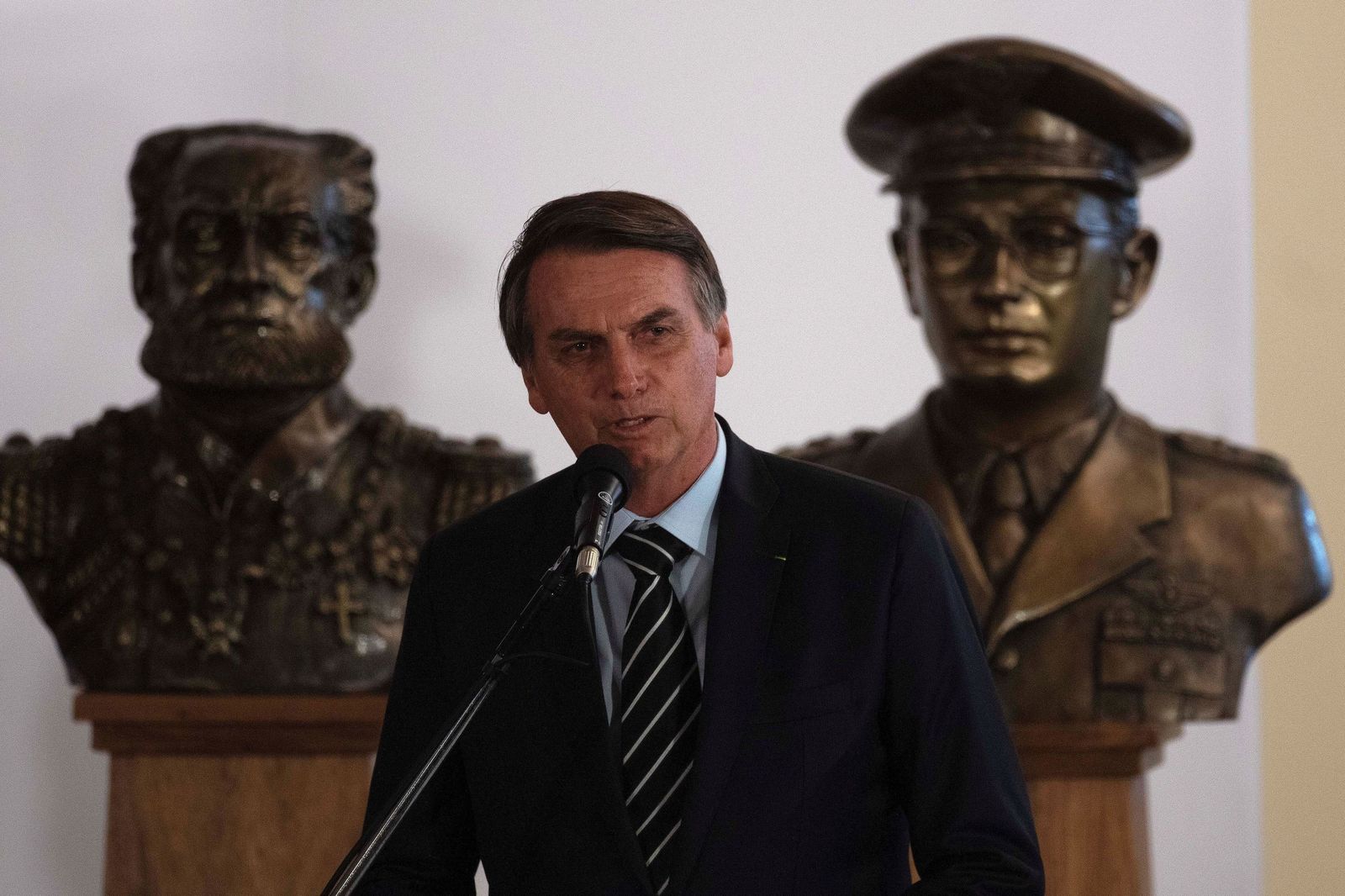 Bolsonaro comparece en la toma de posesión del nuevo ministro de Economía brasileño.