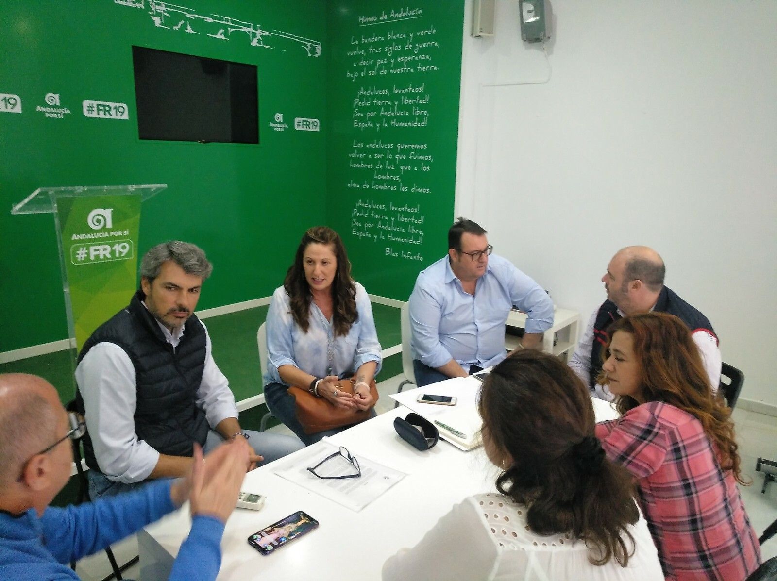 Reunión de AxSí con los trabajadores del comedor del cuartel de Camposoto.