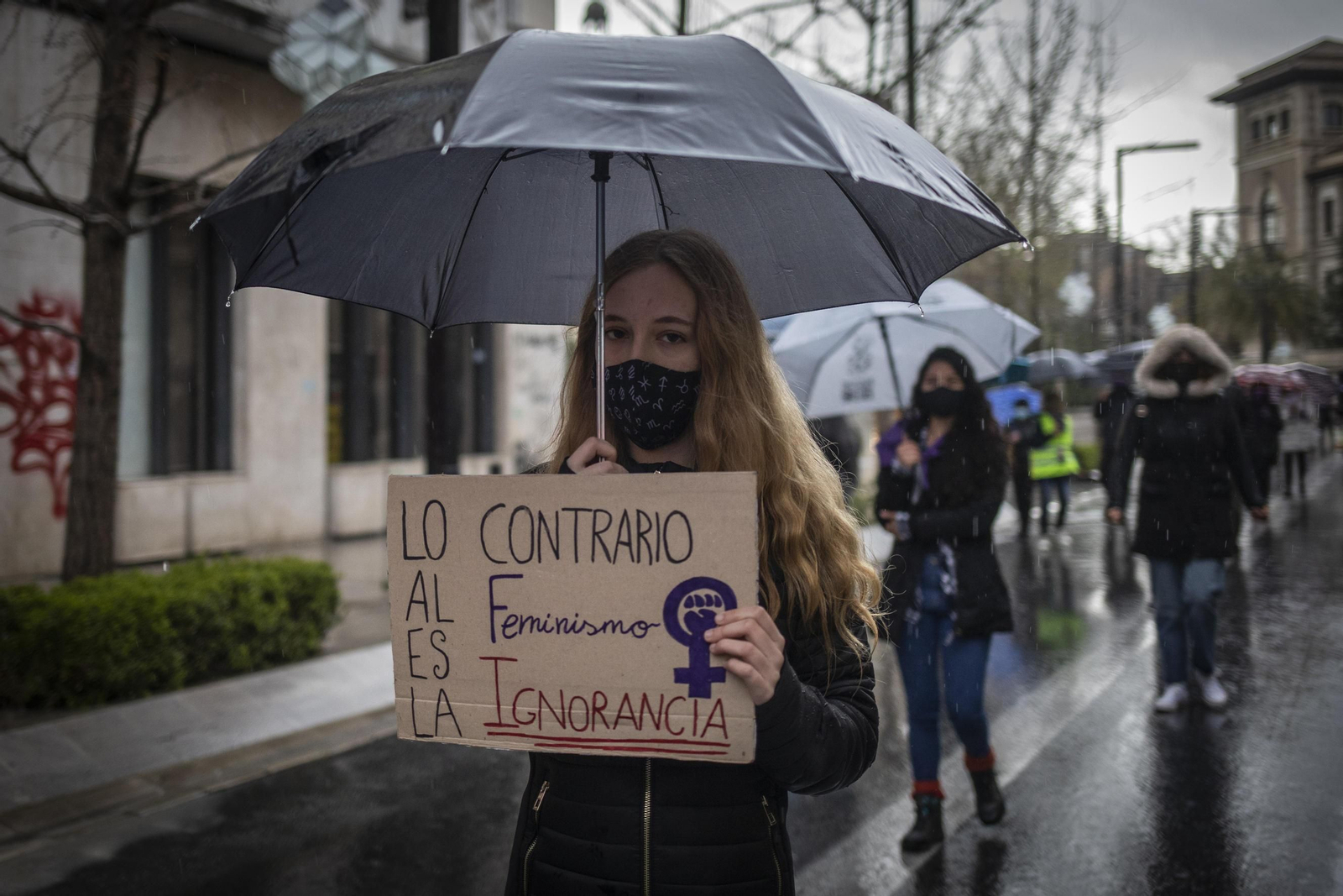 Las mejores imágenes de la manifestación feminista del 8M en Granada este 2021