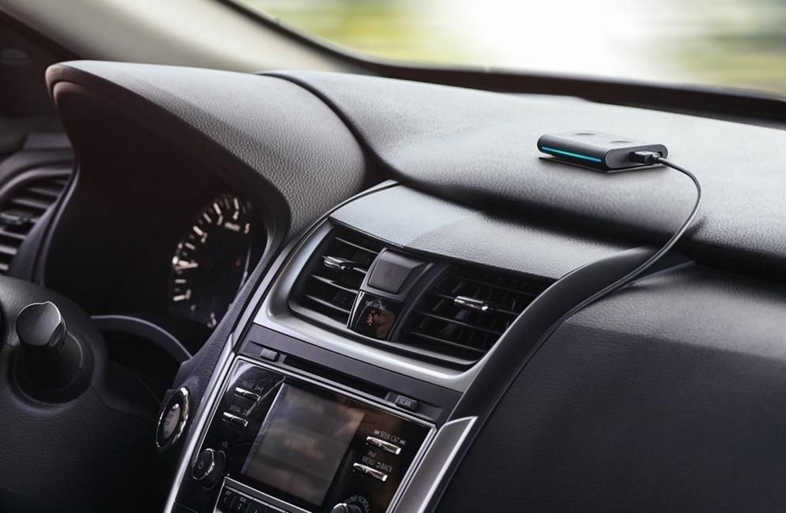 Así es el dispositivo Echo Auto de Amazon.